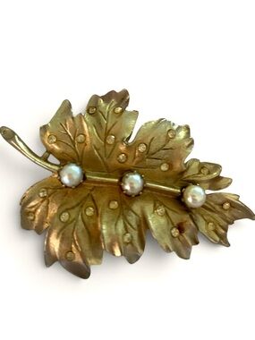 Coro Gold Leaf Brooch with Faux Pearls